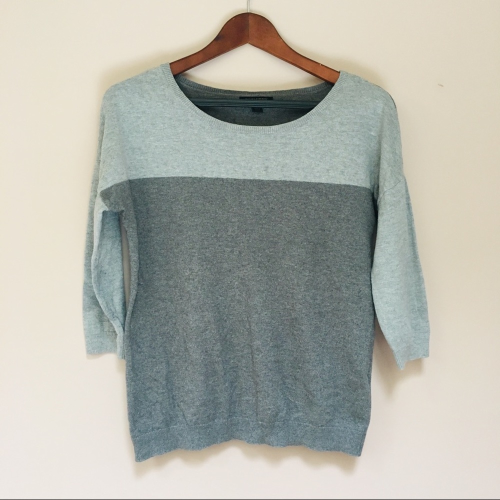 Two toned grey 3/4 sleeve sweater